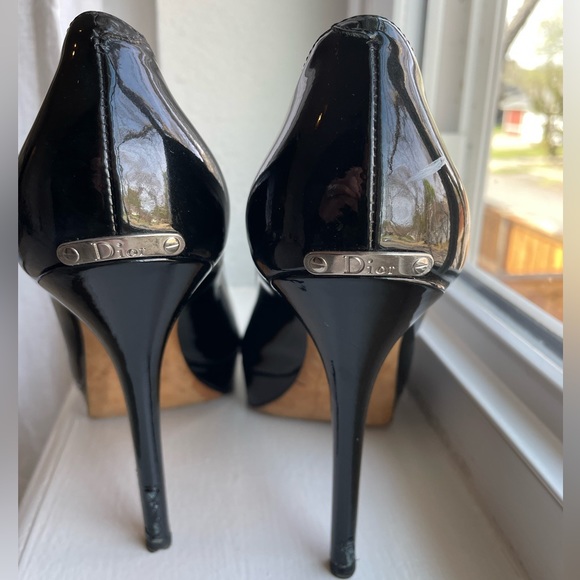DIOR black patent pumps. Slight wear, but cannot see when on. Size 38.5 - Picture 5 of 10